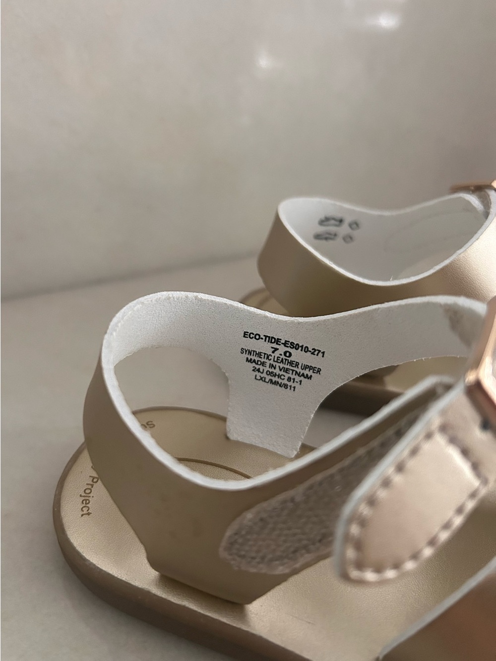 FootMates Metallic Gold Buckle Toddler Sandals - Size 7 - Picture 2 of 3